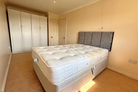 1 bedroom retirement property for sale, St. Georges Court, Addlestone KT15