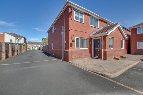 3 bedroom semi-detached house for sale, Holland Close, Southport PR8