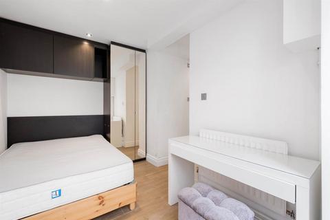 2 bedroom flat to rent, Kings Road, London SW10