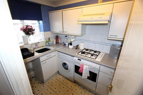 2 bedroom terraced house to rent, Shorefields, Gillingham ME8