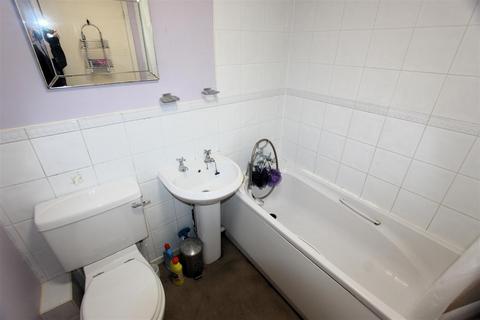 2 bedroom terraced house to rent, Shorefields, Gillingham ME8