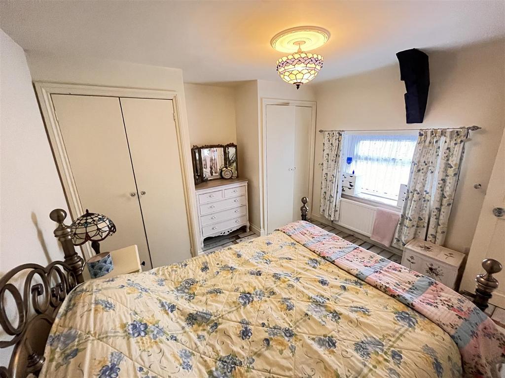Bed 1 2nd angle.JPG