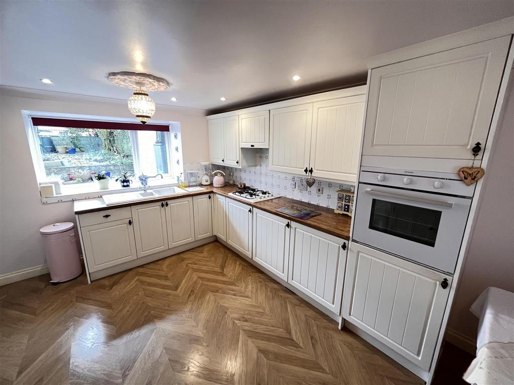 Kitchen 1.JPG