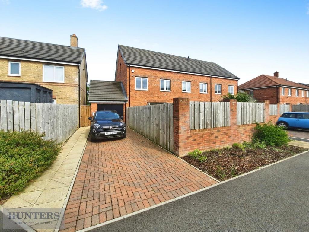 Garage &amp; Double Driveway