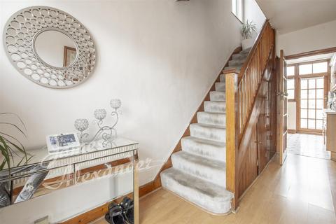 92 Isham Road, London, SW16 4TF