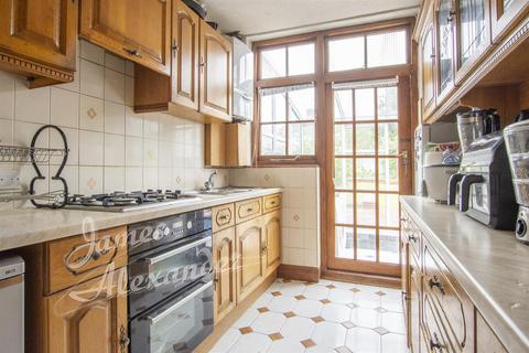 92 Isham Road, London, SW16 4TF