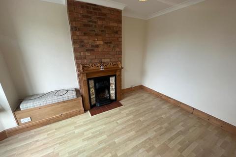 2 bedroom terraced house to rent, Castle Road, Studley