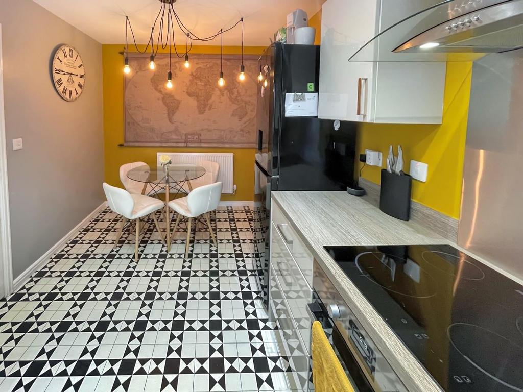 Kitchen2.jpg