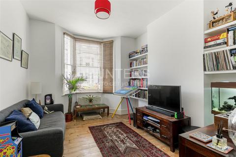 2 bedroom flat to rent, Prince George Road, London, N16