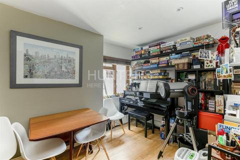 2 bedroom flat to rent, Prince George Road, London, N16