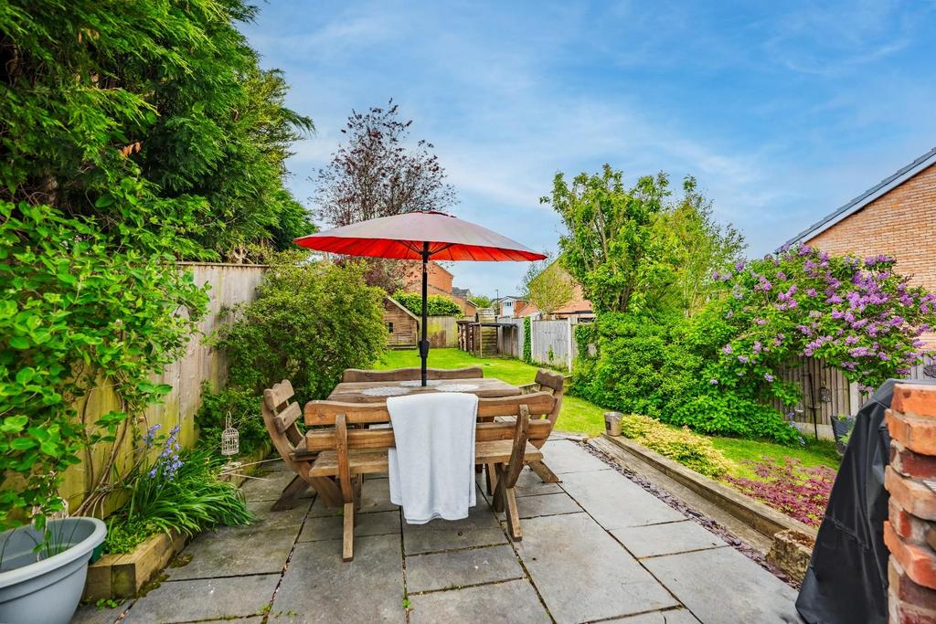 REAR GARDEN 03.jpg
