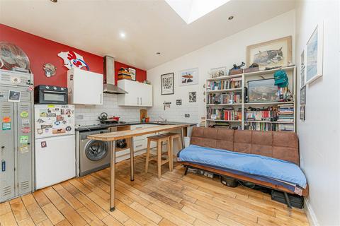 1 bedroom flat for sale, Brunner Road, London