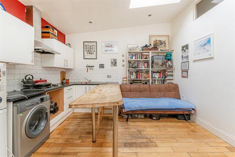 1 bedroom flat for sale, Brunner Road, London