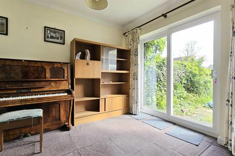 18 Chevin Avenue, Mickleover, Derby, DE3 9GW