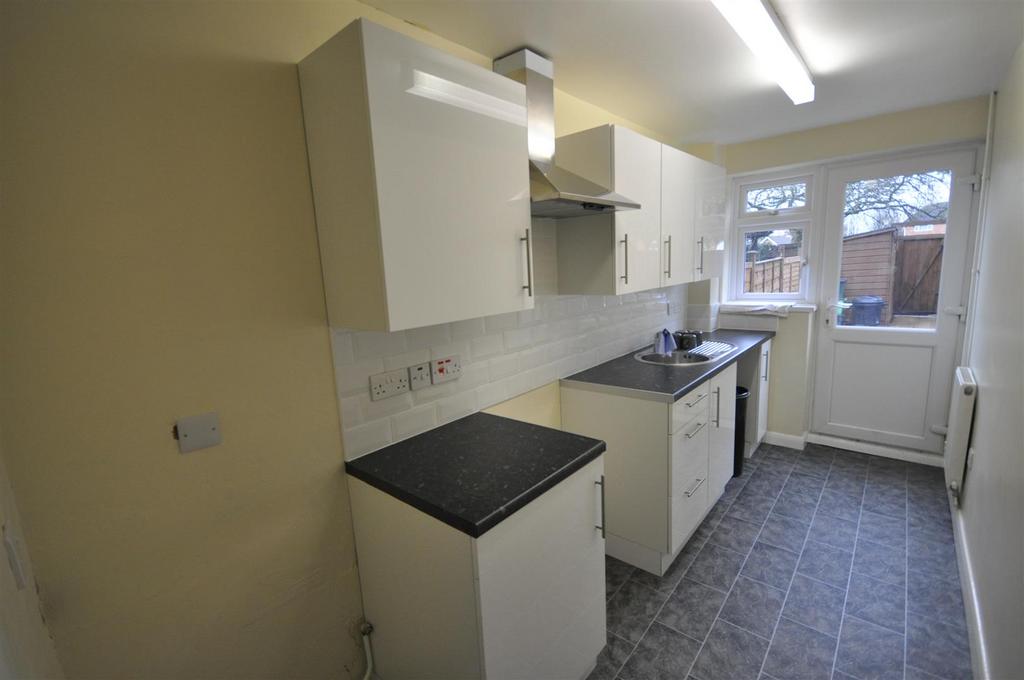 Stanwick Gardens, Wymans Brook, 3 bed house to rent £1,350 pcm (£