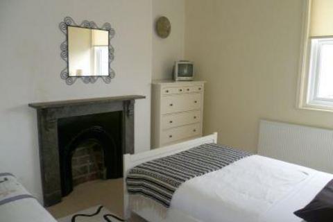 2 bedroom apartment to rent, Albemarle Crescent, Scarborough