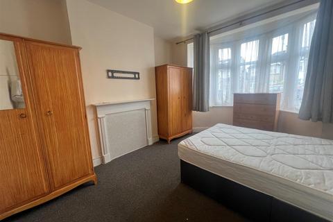 1 bedroom apartment to rent, Crespigny Road, Hendon, London