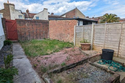 2 bedroom terraced house to rent, Percy Road, Southsea