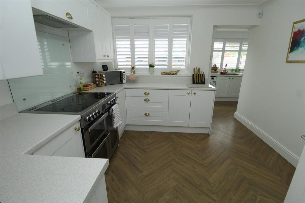 Kitchen1.JPG