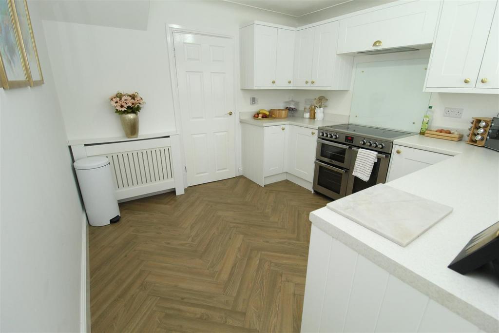 Kitchen3.JPG