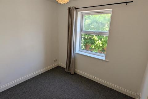 2 bedroom flat to rent, St Helens Park Ct, Clarendon Road, Southsea, PO4 0SB