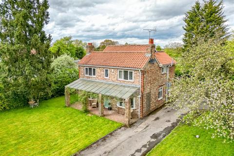 4 bedroom detached house for sale, Hull Road, Dunnington, York, YO19 5LR