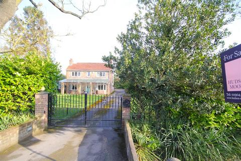 4 bedroom detached house for sale, Hull Road, Dunnington, York, YO19 5LR