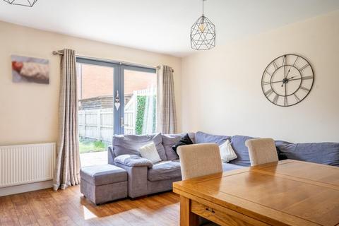 3 bedroom end of terrace house for sale, Derwent Way, York