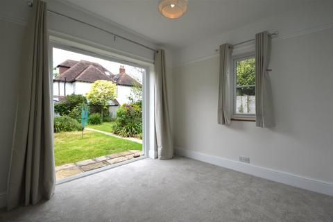 2 bedroom flat to rent, Guilford Avenue, Surbiton