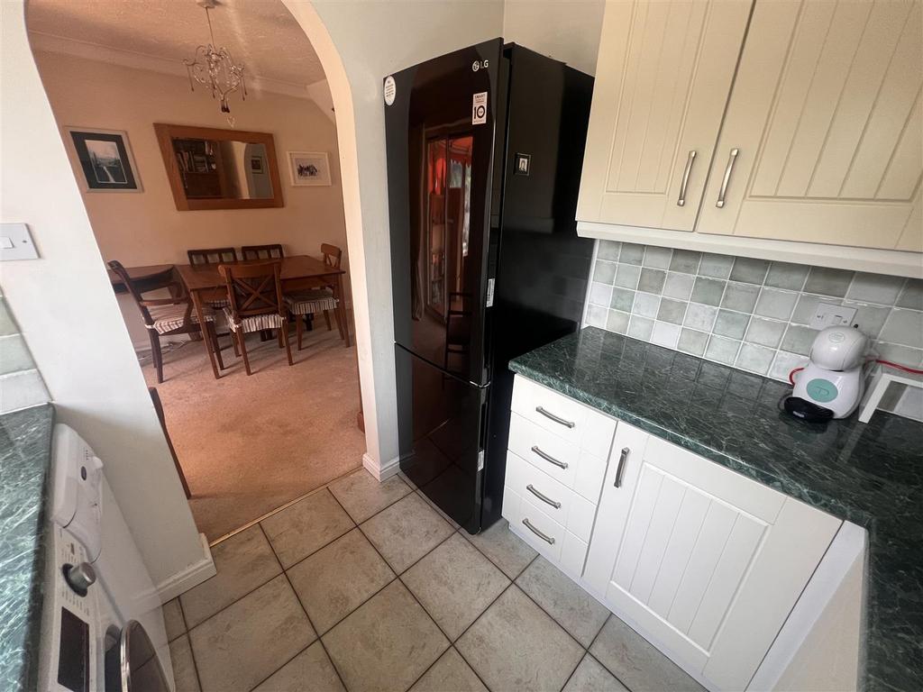 Kitchen 1.jpeg