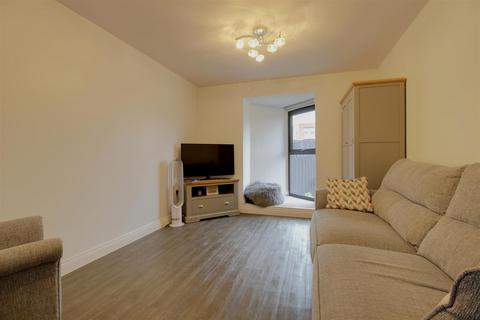 2 bedroom flat for sale, Mariners Court, Gloucester Docks