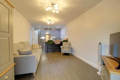 2 bedroom flat for sale, Mariners Court, Gloucester Docks