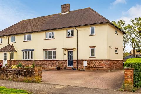 16 Pollards Oak Crescent, Oxted, RH8 0JG