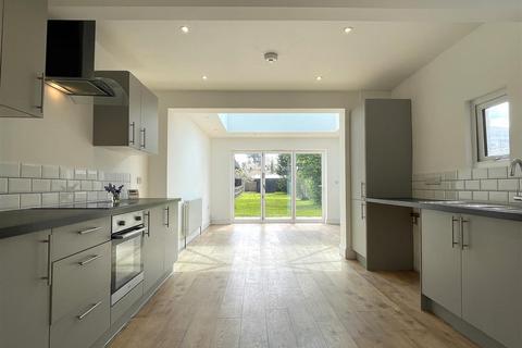 35 Beccles Road, Lowestoft, NR33 8QT