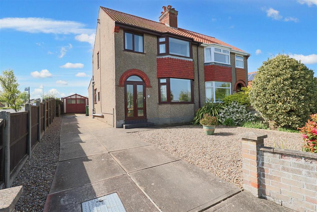 Stradbroke Road, Pakefield, Lowestoft 3 bed semidetached house for