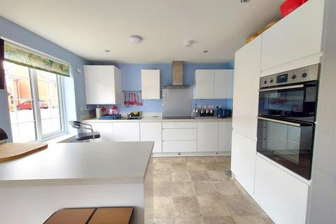 4 bedroom detached house for sale, Cortland Way, Stourport On Severn