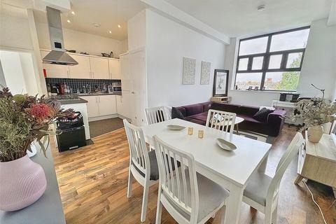 2 bedroom apartment for sale, Shaftesbury Road, London