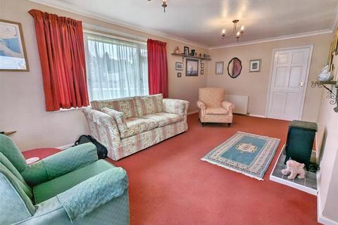 2 bedroom detached bungalow for sale, Spencer Glade, Ryde, PO33 3AJ