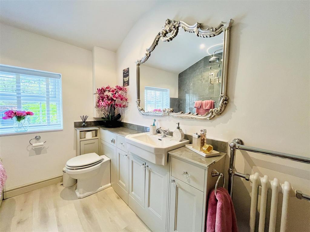 En Suite Bathroom