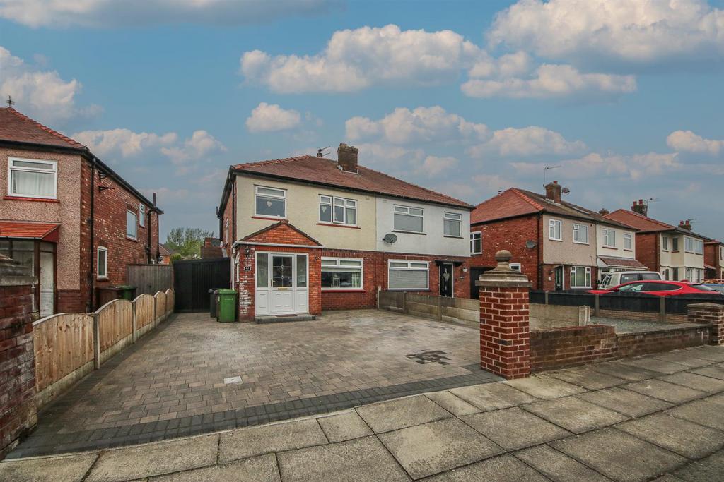 Lexton Drive, Southport PR9 3 bed semidetached house for sale £250,000