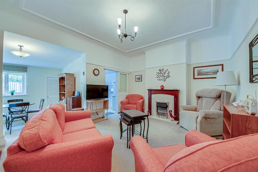 Southbank Road, Southport PR8 3 bed semidetached house for sale £150,000