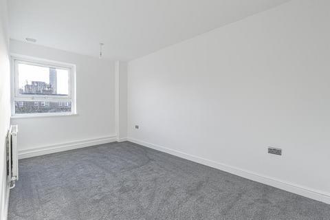 4 bedroom apartment to rent, Hind Grove, London, E14