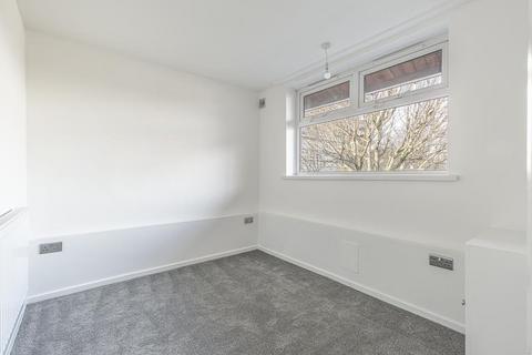 4 bedroom apartment to rent, Hind Grove, London, E14