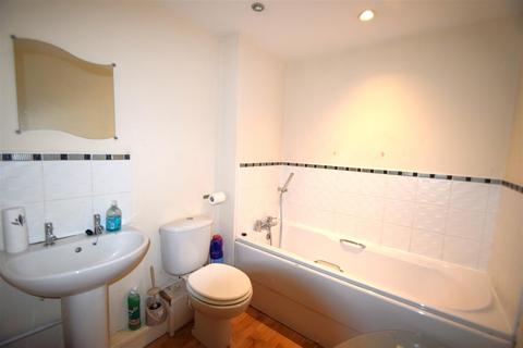 2 bedroom flat for sale, Alexandra Apartments, Manchester M16