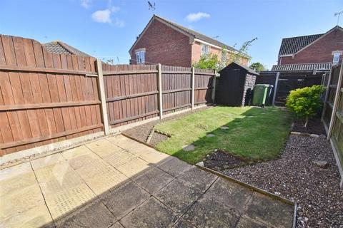 2 bedroom terraced house to rent, Willow Close, North Walsham