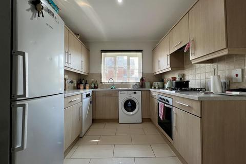 4 bedroom semi-detached house to rent, Nazareth Close, Bexhill-On-Sea TN40