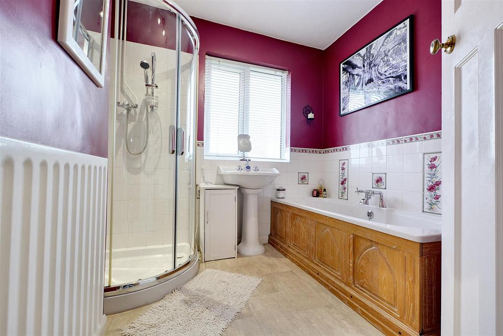 Bathroom 1.jpeg