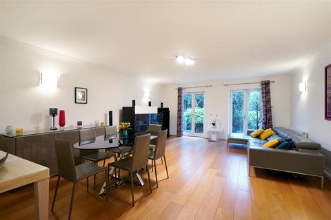 2 bedroom flat to rent, Mount Park Road, Harrow HA1