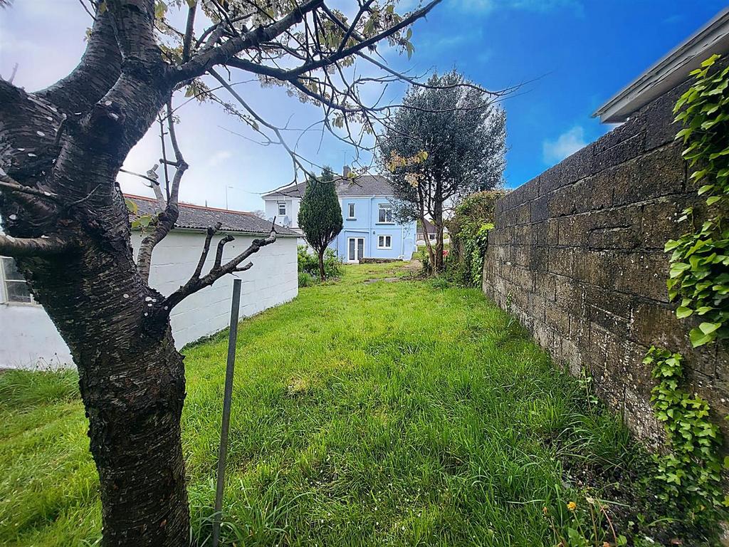 Steynton Road, Milford Haven 2 bed semidetached house for sale £160,000