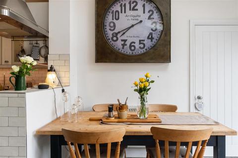 25 Dover Road, London, E12 5DZ